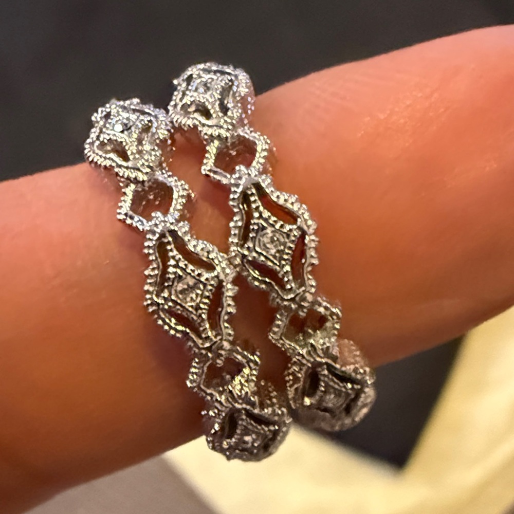 Silver tone diamond cut detail hoop earrings